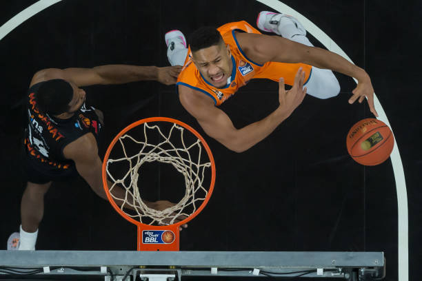 讨论更是将 讨论更是将