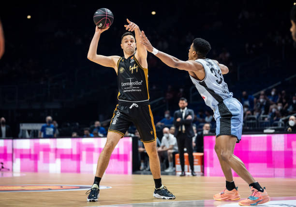 9日宣布离 9日宣布离